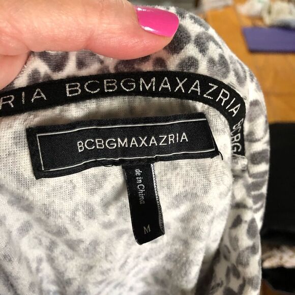 BCBGMAXAZRIA Collared Button Front Animal Print Pajama Top - M - Picture 11 of 13